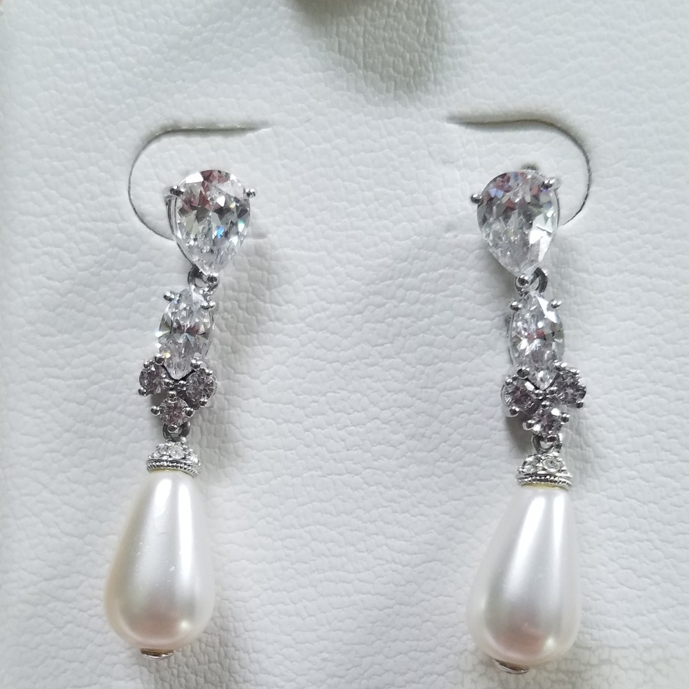 Drop Pearl Earrings